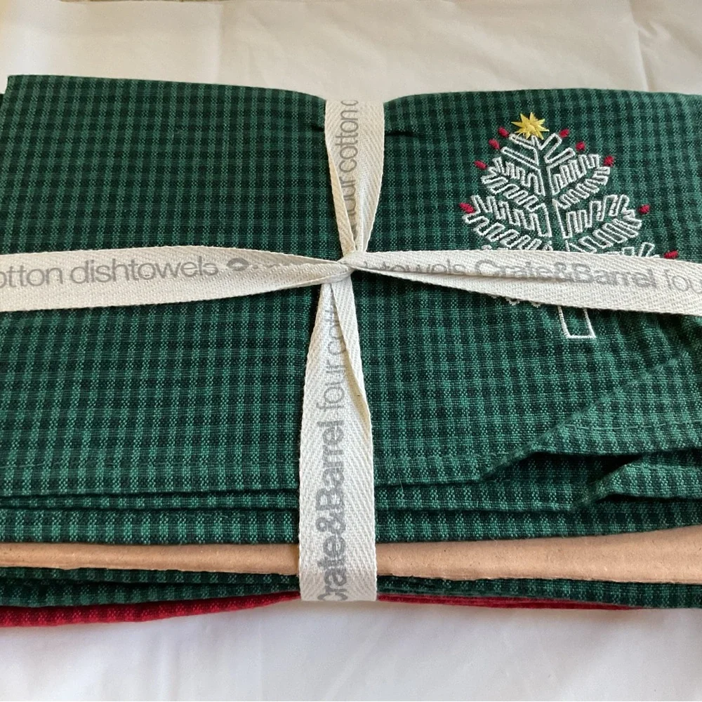 Crate and Barrel Set of 4 Holidays Christmas Dishtowels 20”x28”- New